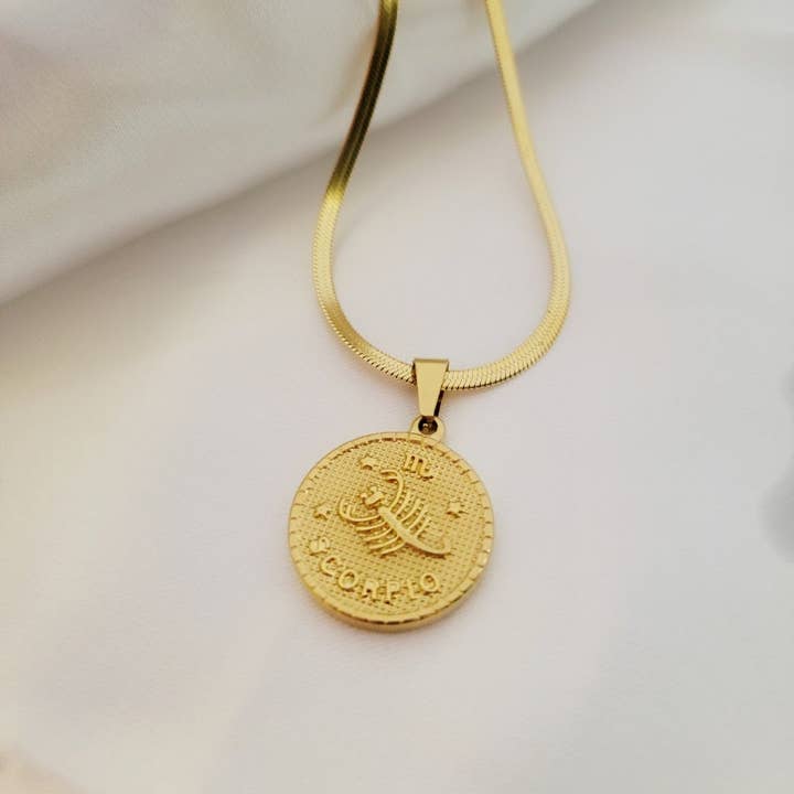 Scorpio stjernetegn mønt halskæde for engroshandel hos The Casson Collection