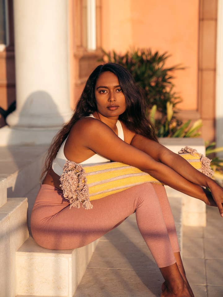 Tapis de yoga ayurvédique Harda, curcuma et bois de sappan pour la vente par Bennd