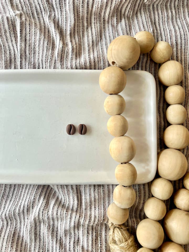 Clous d'oreilles grains de café, Boucles d'oreilles grains de café, Boucles d'oreilles en argile café pour la vente par SeizeTheClayJewelry