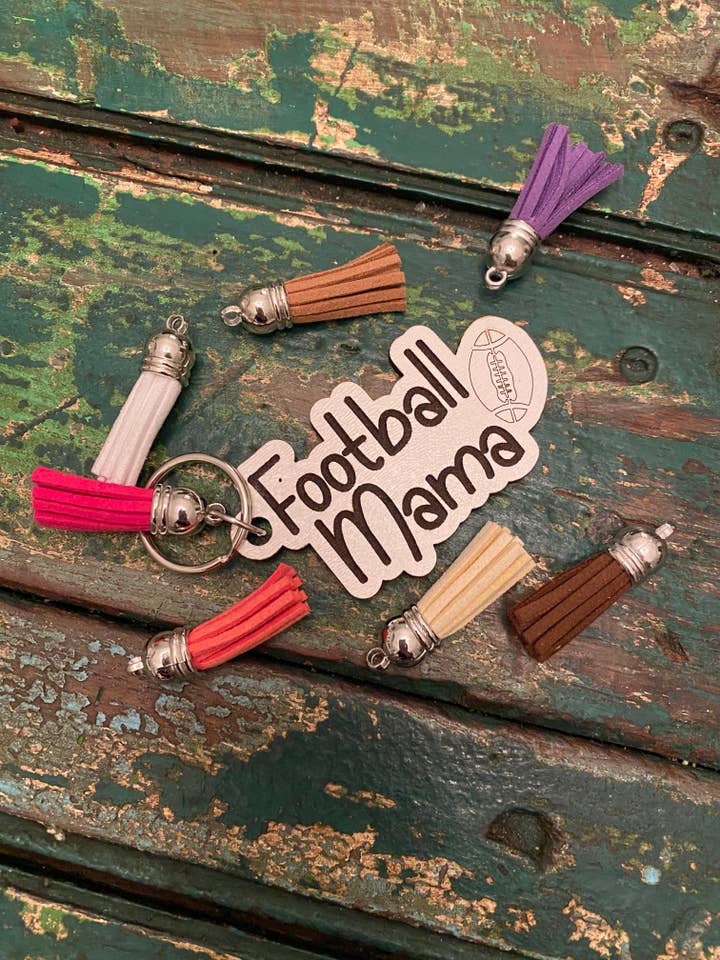 Football Mama keychain for wholesale by Suchfungoods
