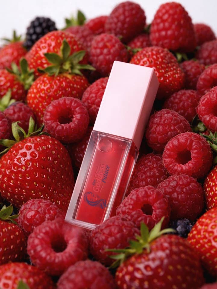Strawberry Lip Oil for wholesale by Deegoddesspalace
