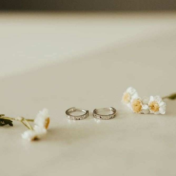 Mauve Jewelry Co. - Vendita all'ingrosso Orecchini a cerchio - Sydney Hammered Hoops7