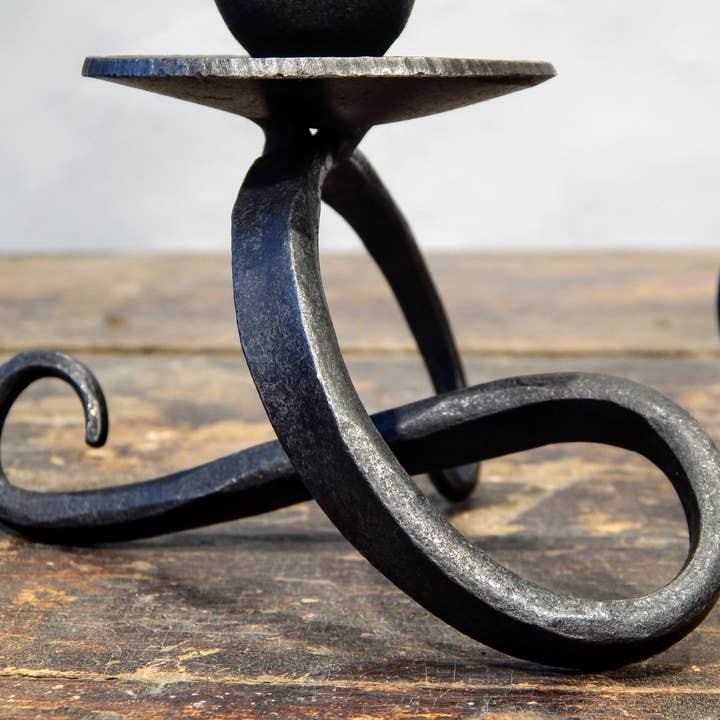 Blackthorne Forge – Engroshandel Lyseholder – Skulpturel lysestage1