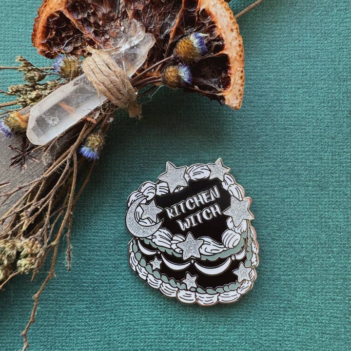 Lady Moon Co.® - Wholesale Lapel Pin/Button - Kitchen Witch Cake Pin1