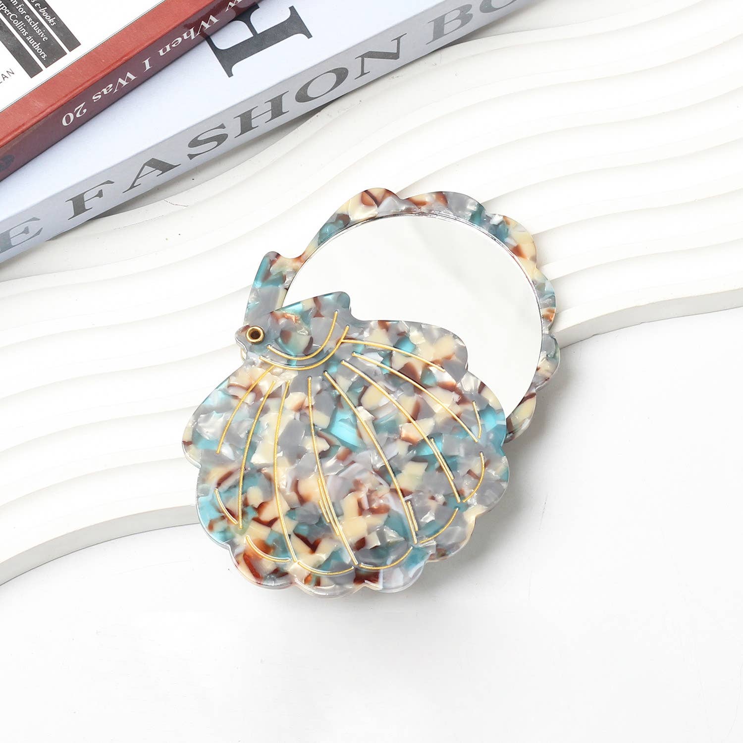 SoapElenGlen - Wholesale Compact Mirror - Chic Shell-Shaped Compact Mirrors for On-the-Go Touch-Ups8