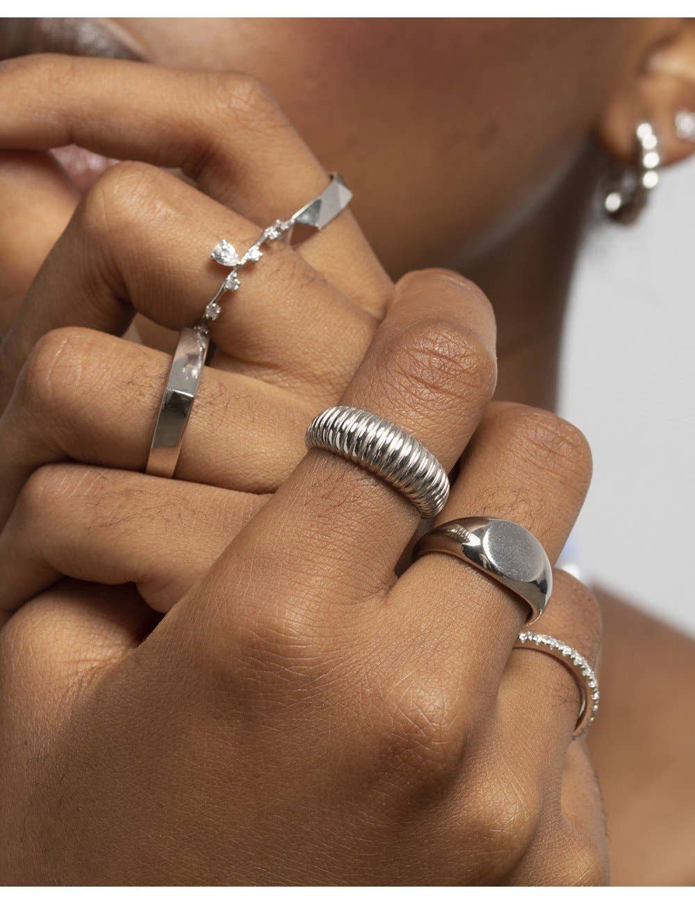 Trium Jewelry - Vendita all'ingrosso Anello midi/a fascia - Anello regolabile a cupola intrecciata placcato oro 18k in argento 9253