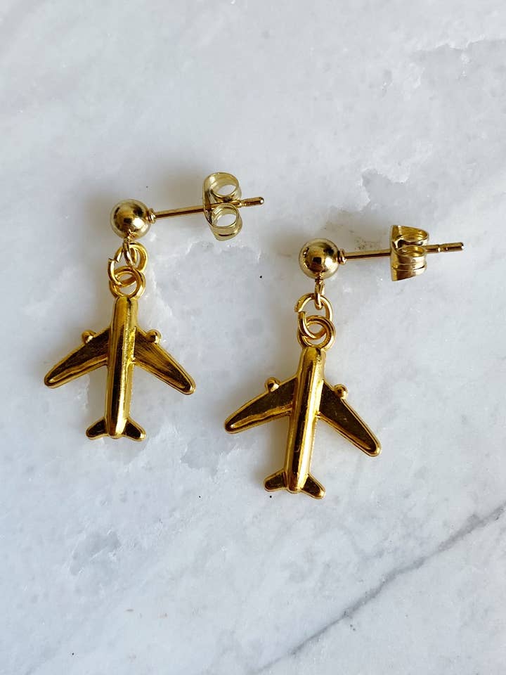 Guld Fly Studs • Rejsecharme Øreringe • Jetsetter Gave for engroshandel hos Salt & Pine