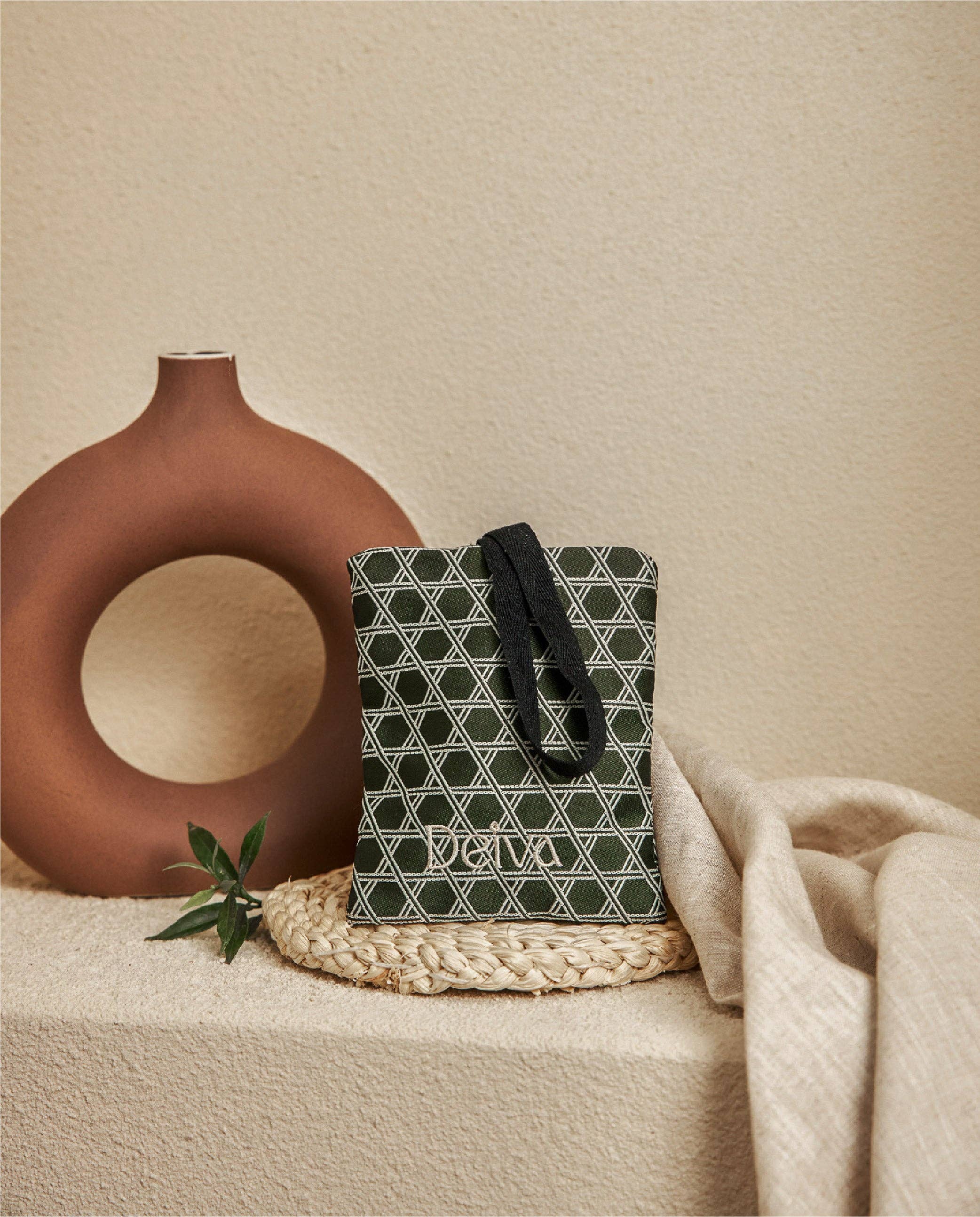 Deiva - Wholesale Sachet - Rain on Tea Leaf4