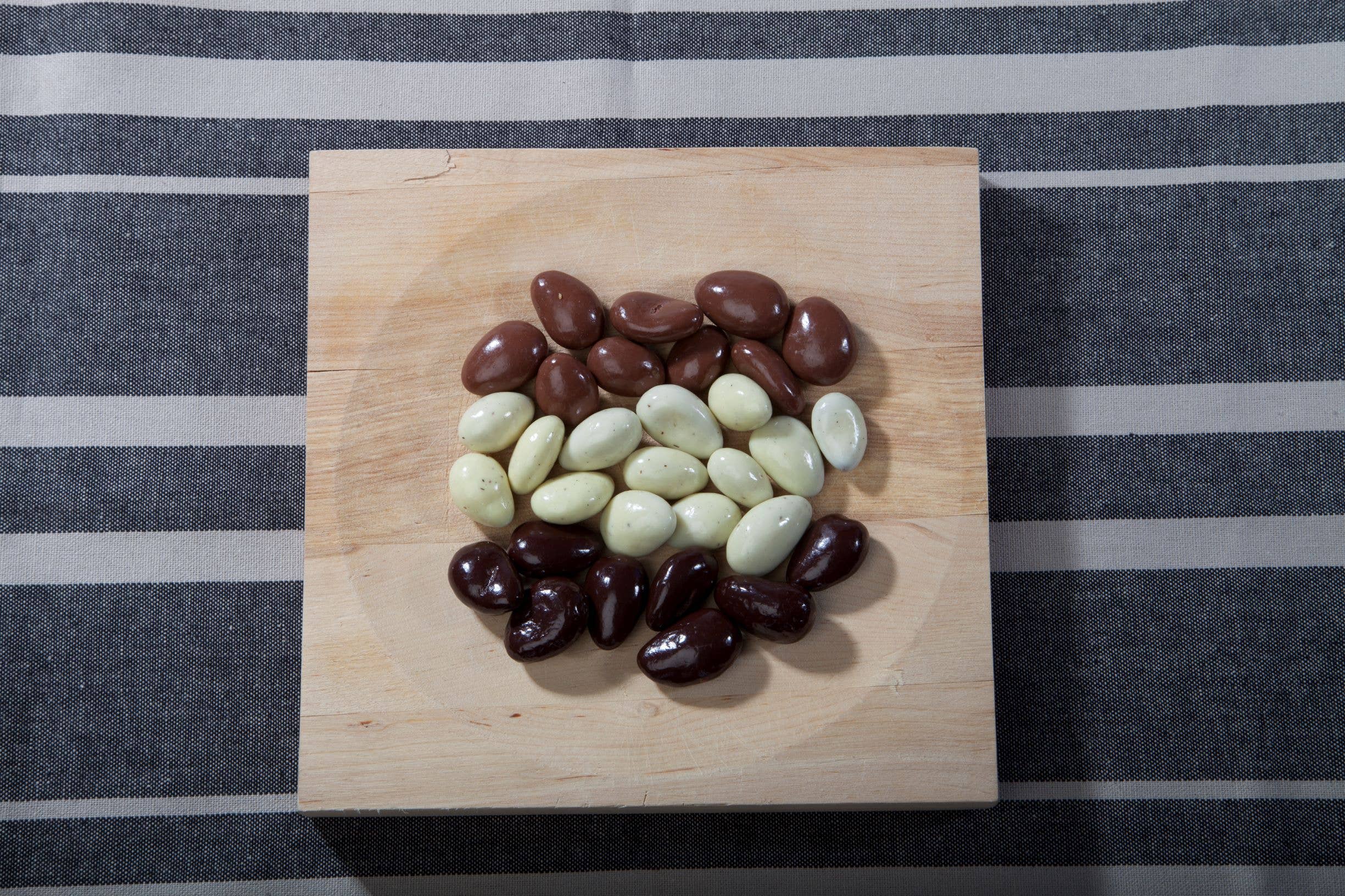 Le deliziose pasticceria sas Ti fa bene bio - Wholesale Chocolate Covered Sweets - Mandorelli Almonds covered in milk chocolate4