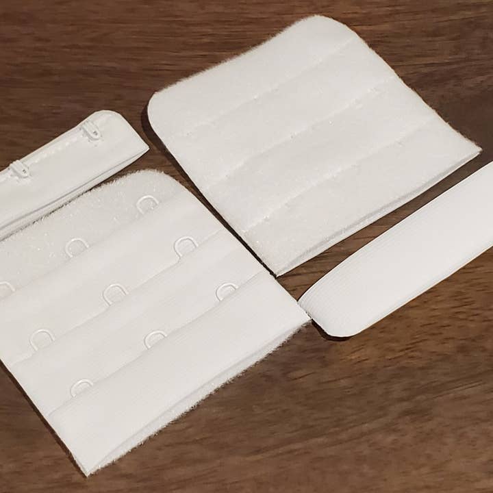 1/10/100 Krok och öga 3x3 Vit 57mm - för wholesale av Allied Trimmings