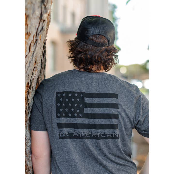 T-shirt à motif drapeau - Gris pour la vente par Be American Shop