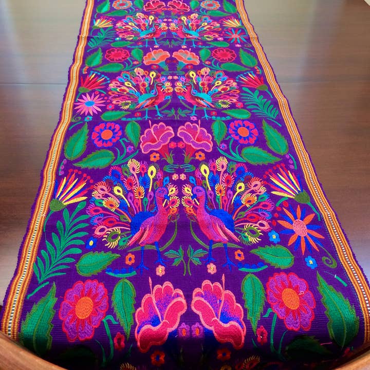 Table Runner, Embroidered, Long for wholesale by DIAMANTI DESIGNS