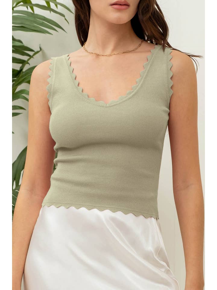 The Workshop Studio – wholesale Stickad topp - Dam – ÄRMLÖS TRÖJA MED KAMMUSSLINGSKANT STICKAD CROP TOP60