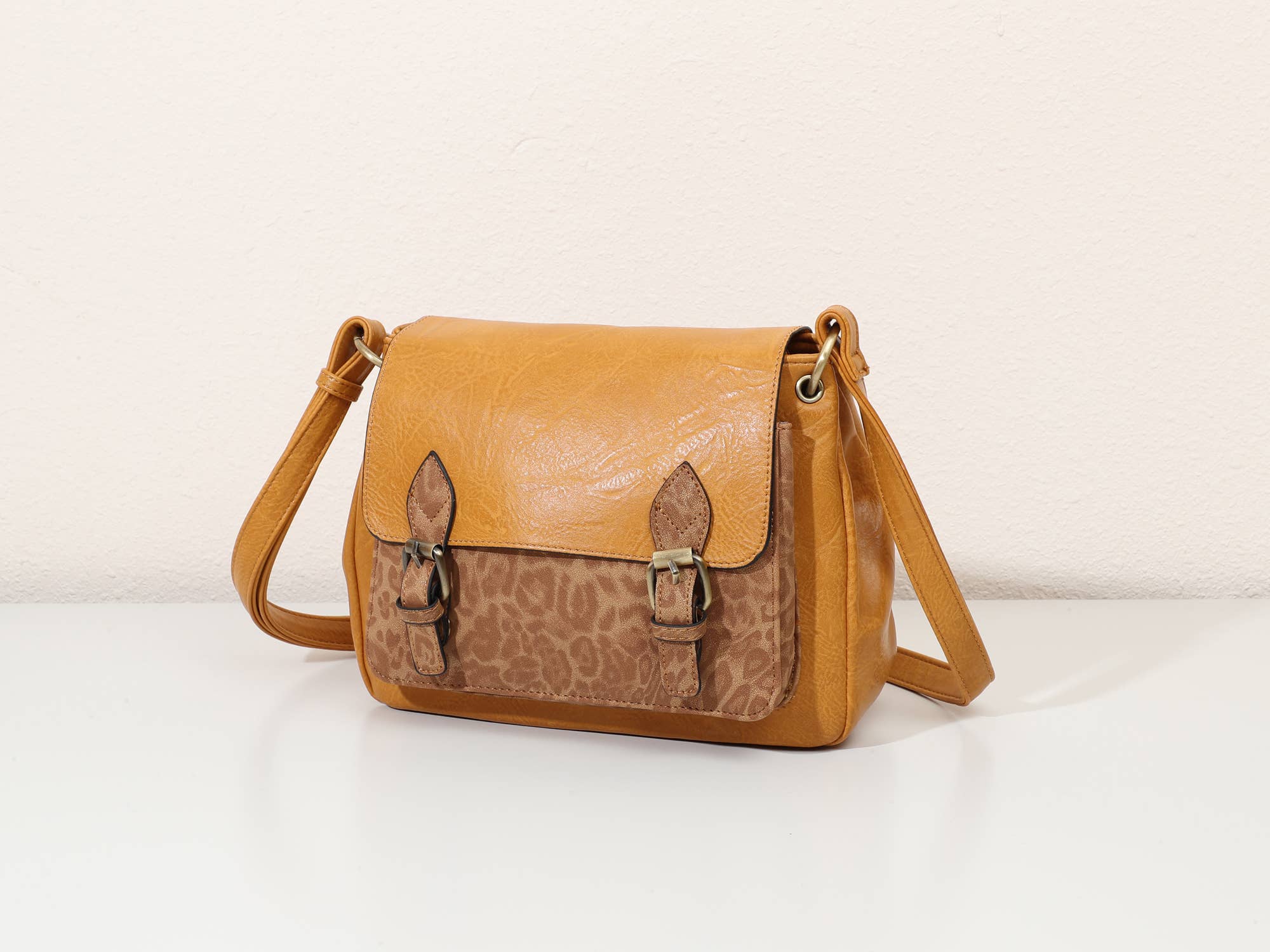 Besace compartimentée, forme cartable, taille moyenne (Copie) pour la vente par INES DELAURE