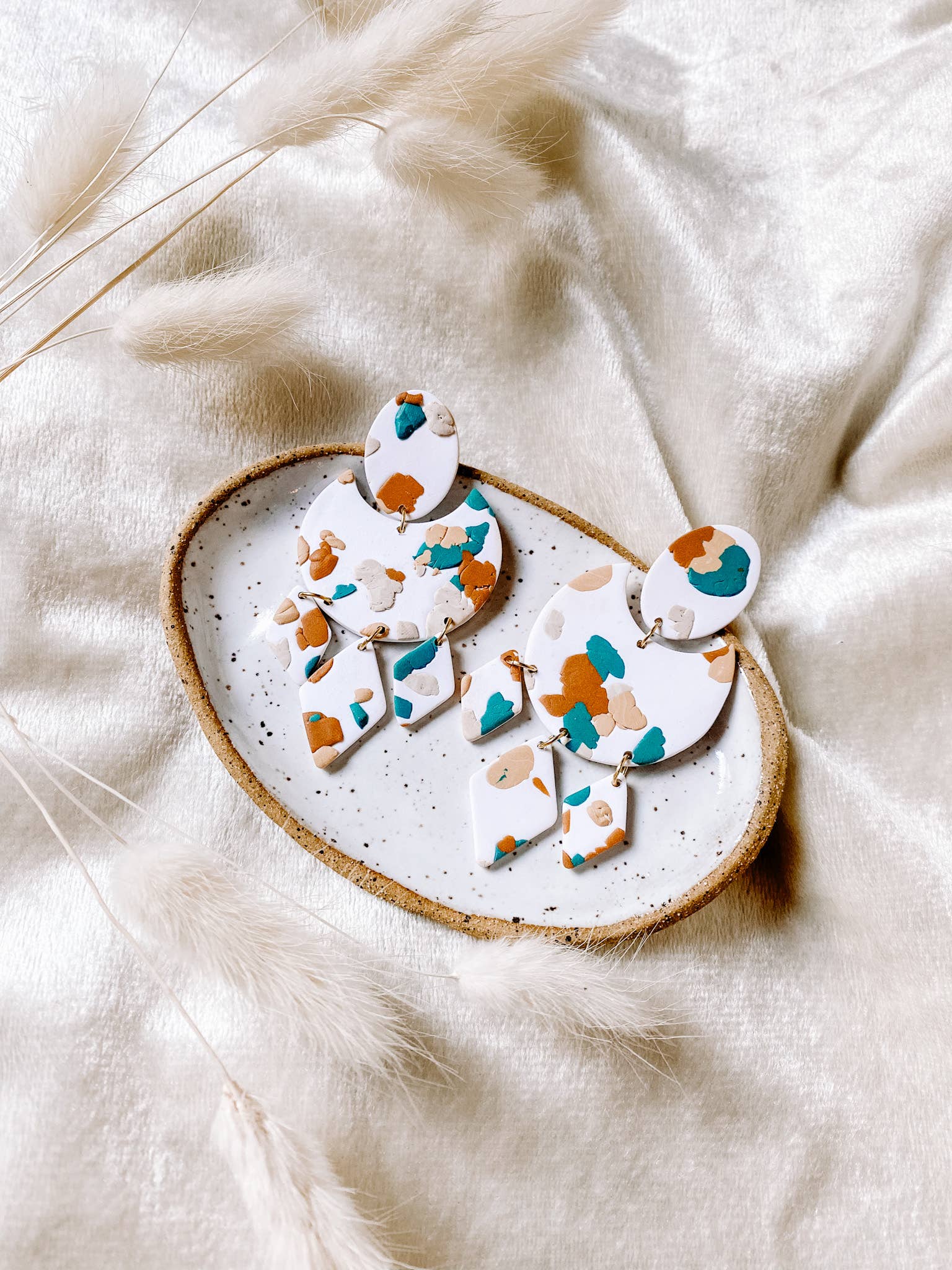 Corvega Clay Goods - Vendita all'ingrosso Orecchini pendenti - Sion a Sud-Ovest Terrazzo1