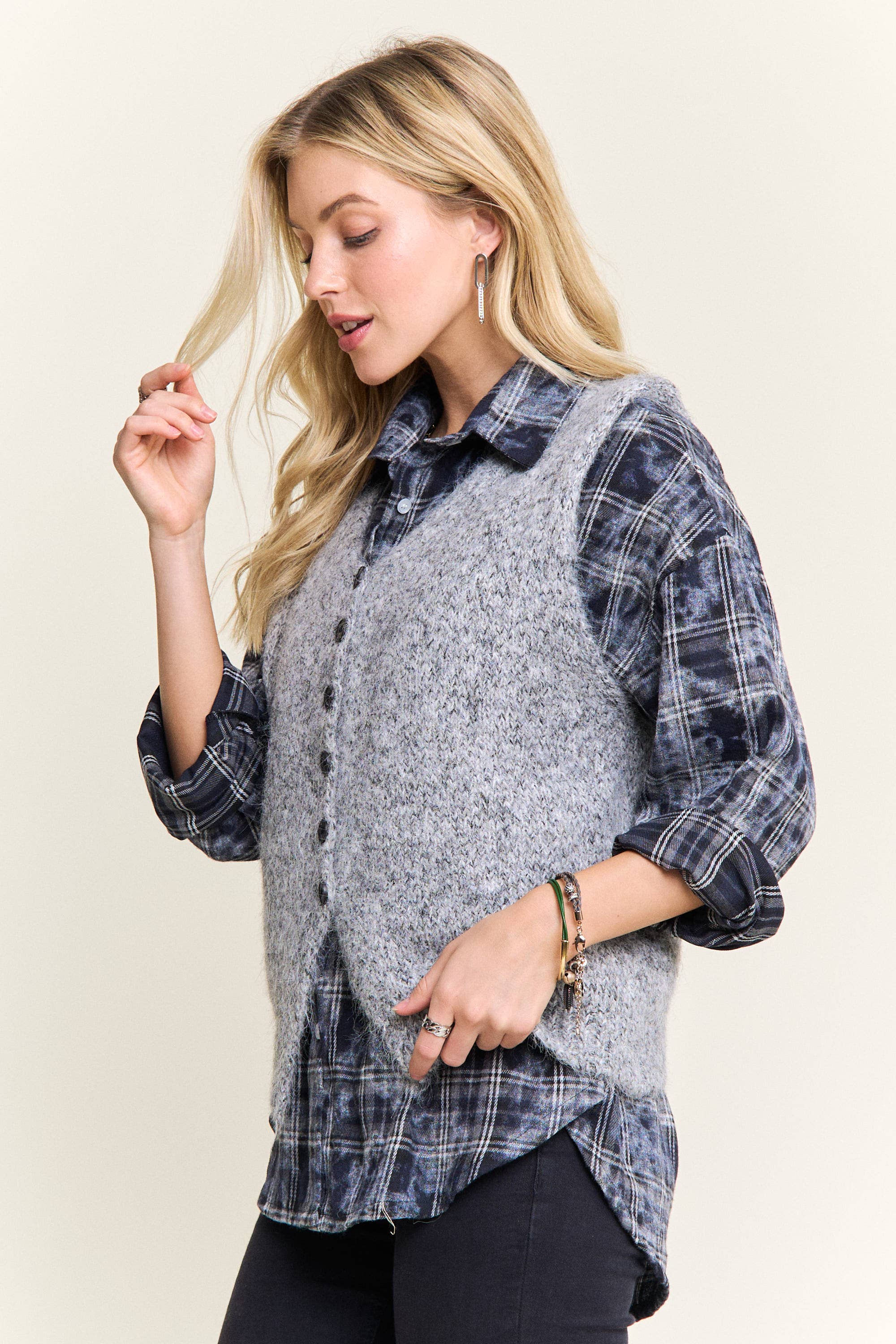 ADORA LA - Wholesale Outerwear Vest - Women's - CESW4158-BUTTON-UP FUZZY KNIT SWEATER VEST2