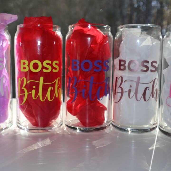 Coupe en verre Boss Bitch Can 20oz pour la vente par crystyle and company creations llc