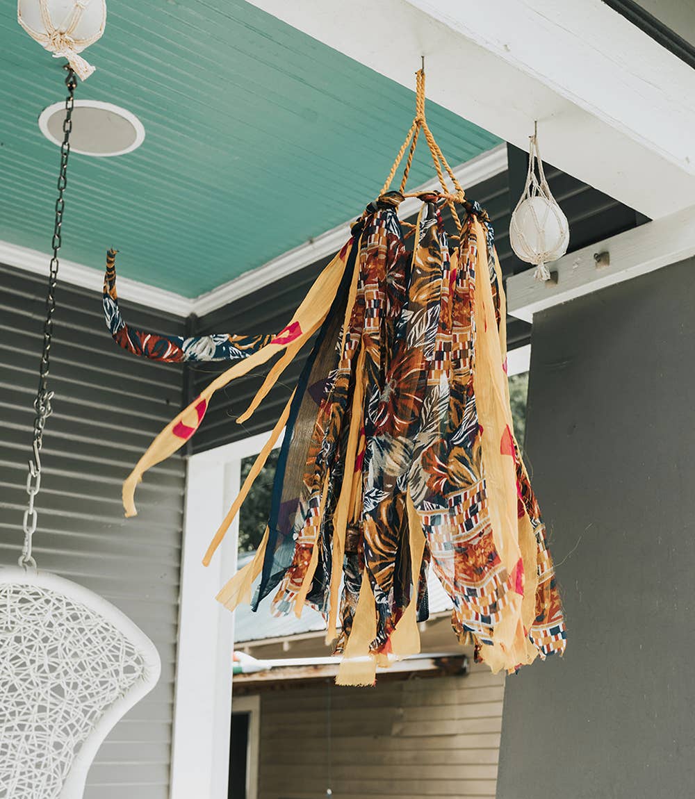 Matr Boomie Fair Trade - Wholesale Windorgel - Dansende windsok met bellen - diverse gerecyclede sari's2