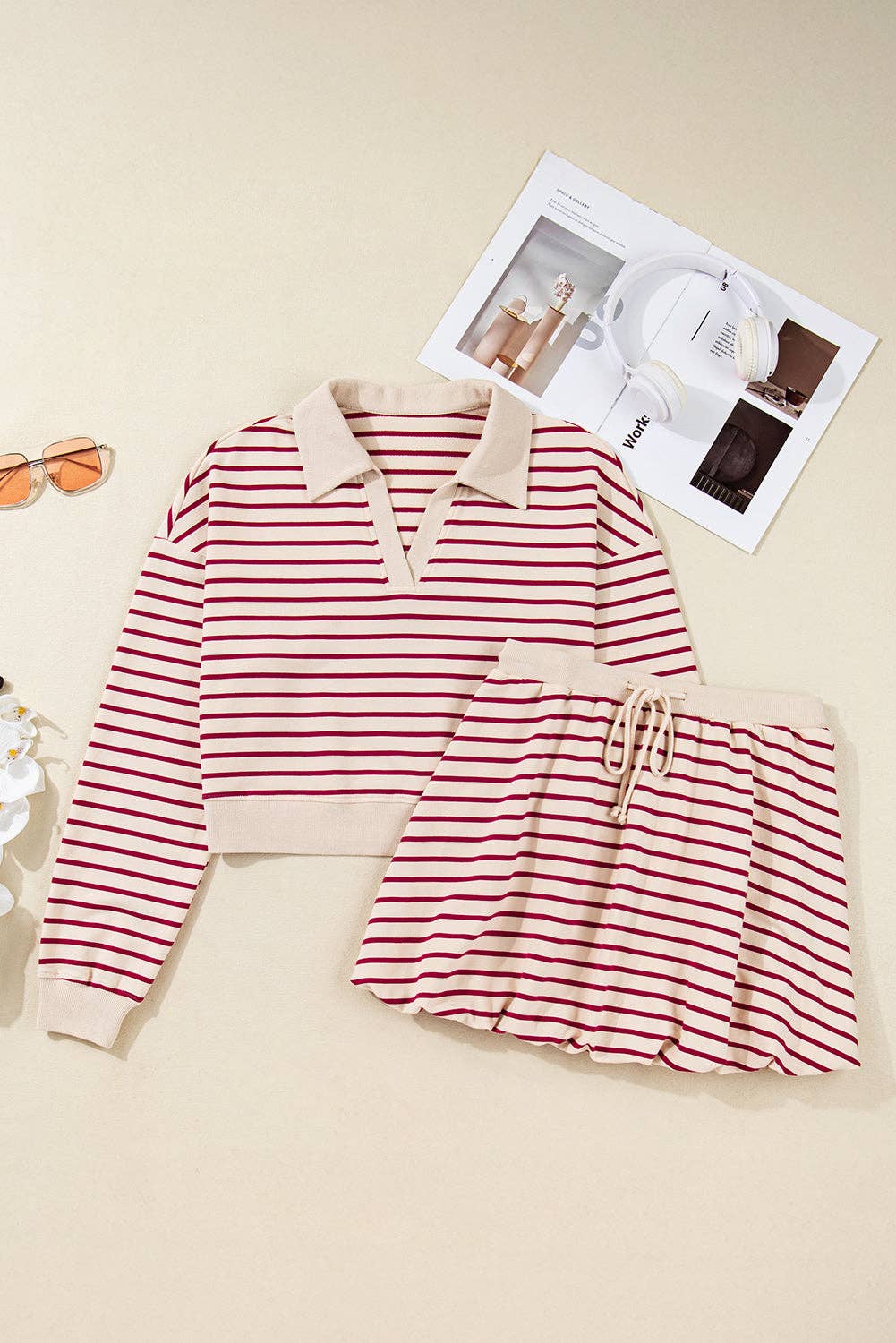 Rayures rouges Ensemble pull court à rayures et jupe mini boule en vente sur Faire5