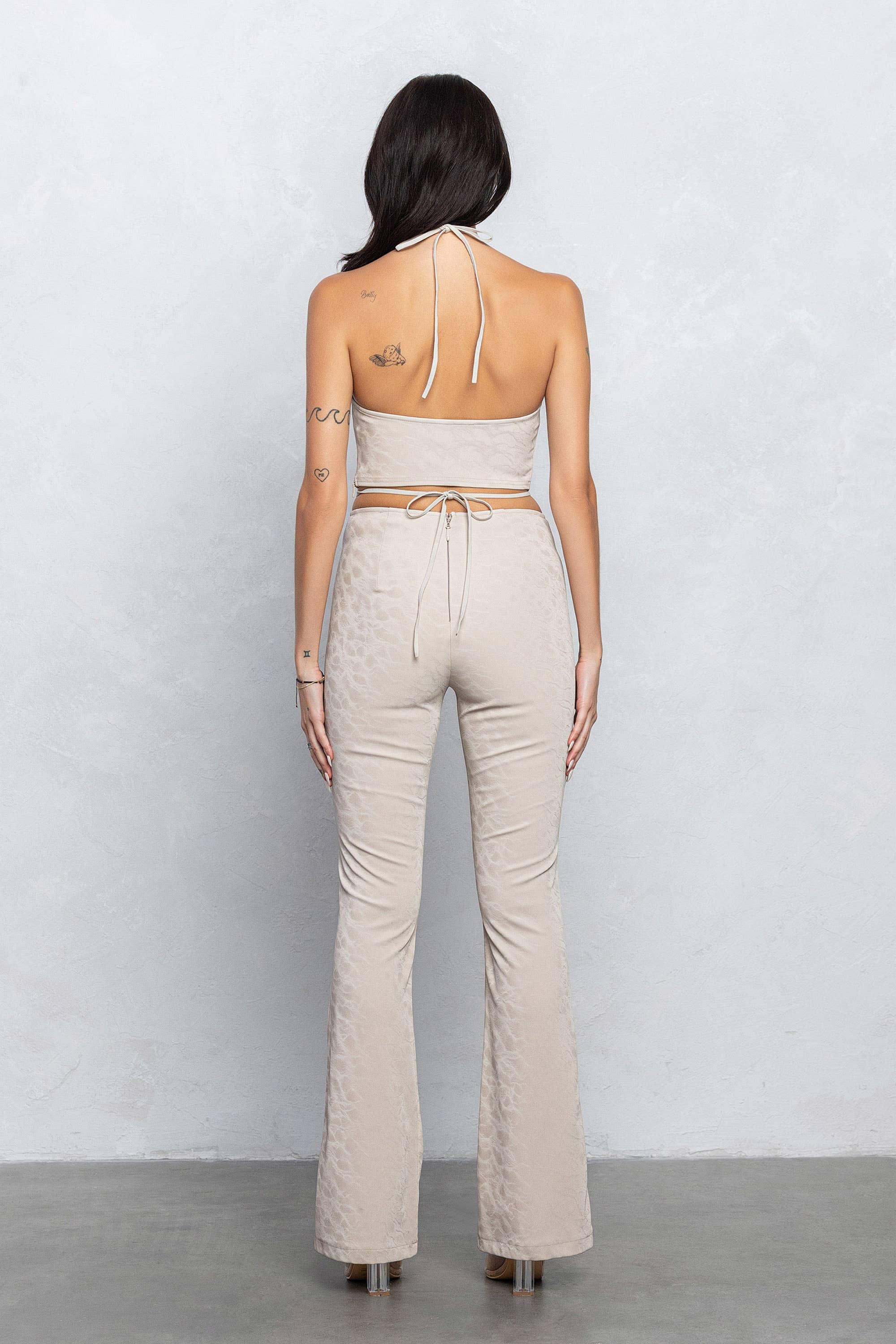 No Vacancy - Vente Ensemble haut et pantalon (PAS d'intérieur) - Femme - Ensemble haut à boucle carrée et pantalon évasé en similicuir5