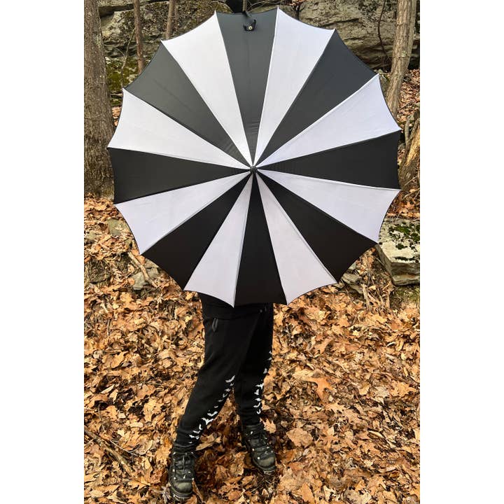 vampirefreaks - Vente Parapluie – unisexe - Parapluie Batwing Pagode rayé noir et blanc6