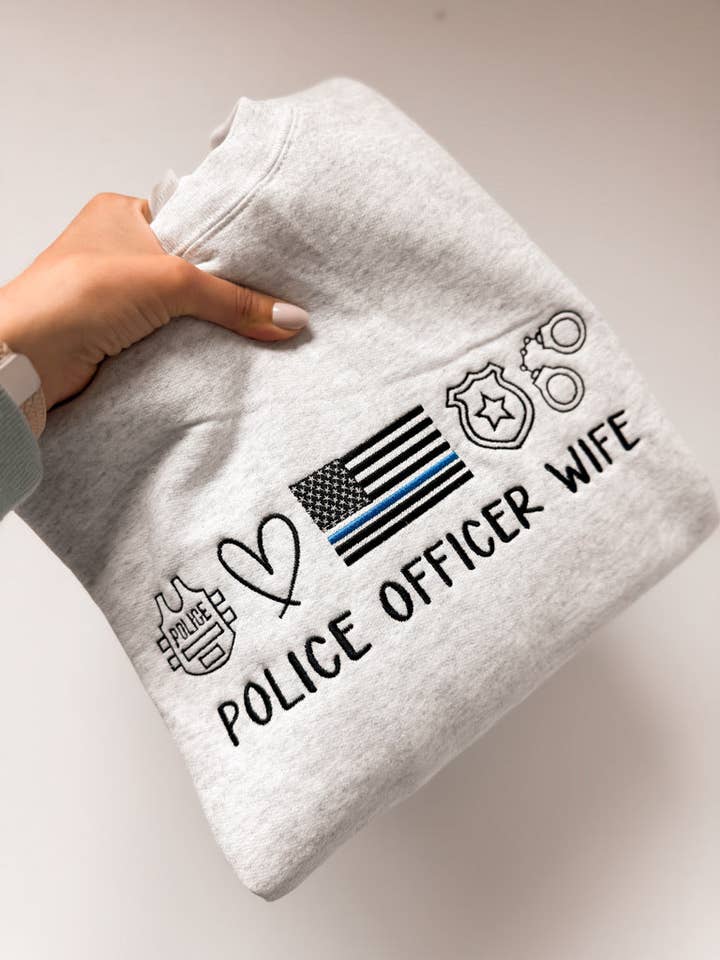 Crewneck Femme de Policier Brodé pour la vente par Johnson Livings LLC