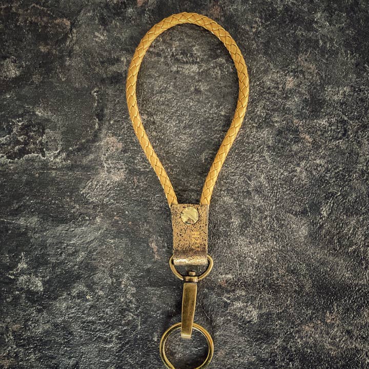 Schlüsselanhänger aus geflochtenem Leder in Bronze für den Großhandel von h2v project
