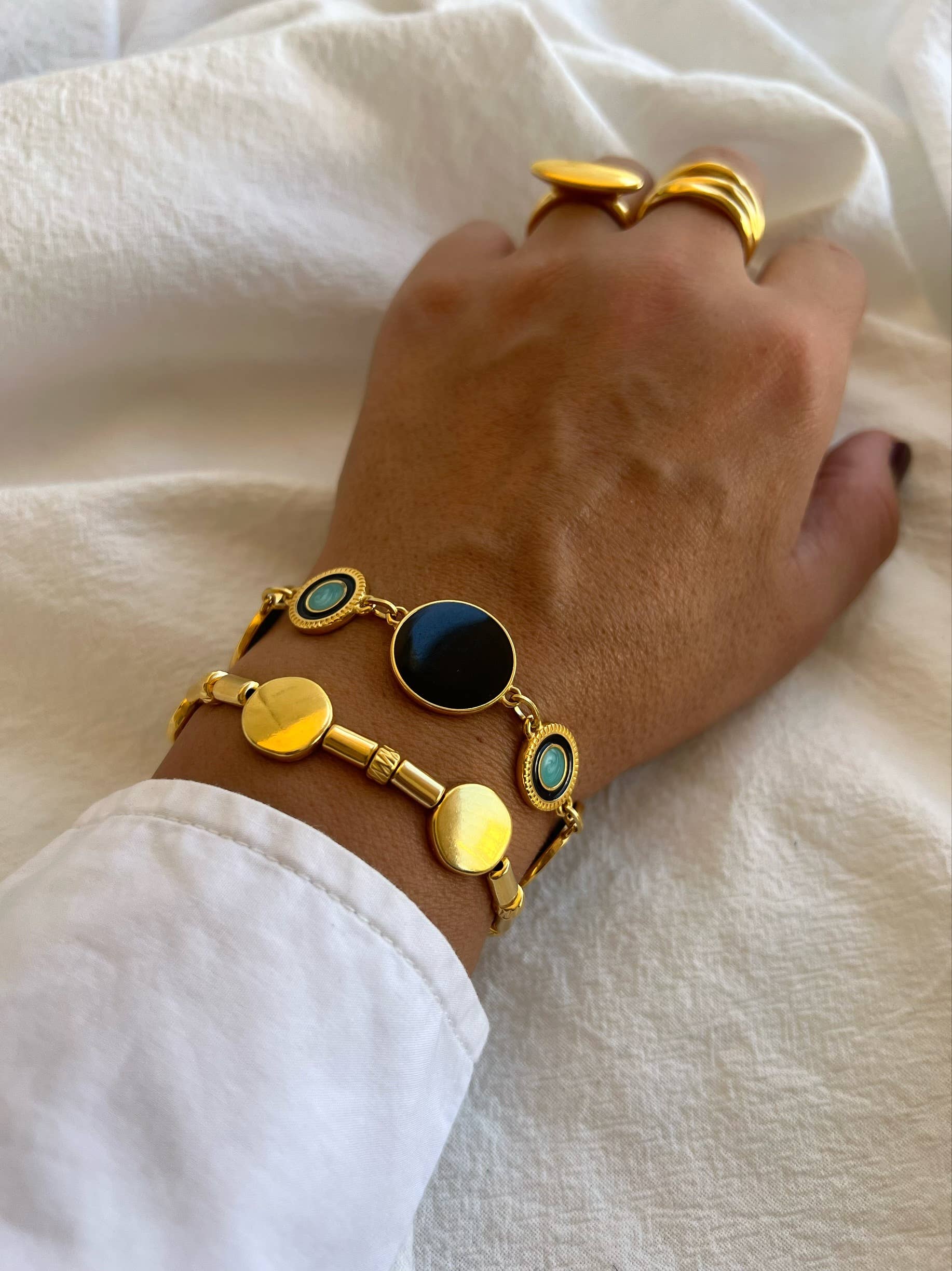 Christina Christi - Wholesale Armband met kralen - Gouden ronde kralenarmband, armband met schijfkralen en emaille2