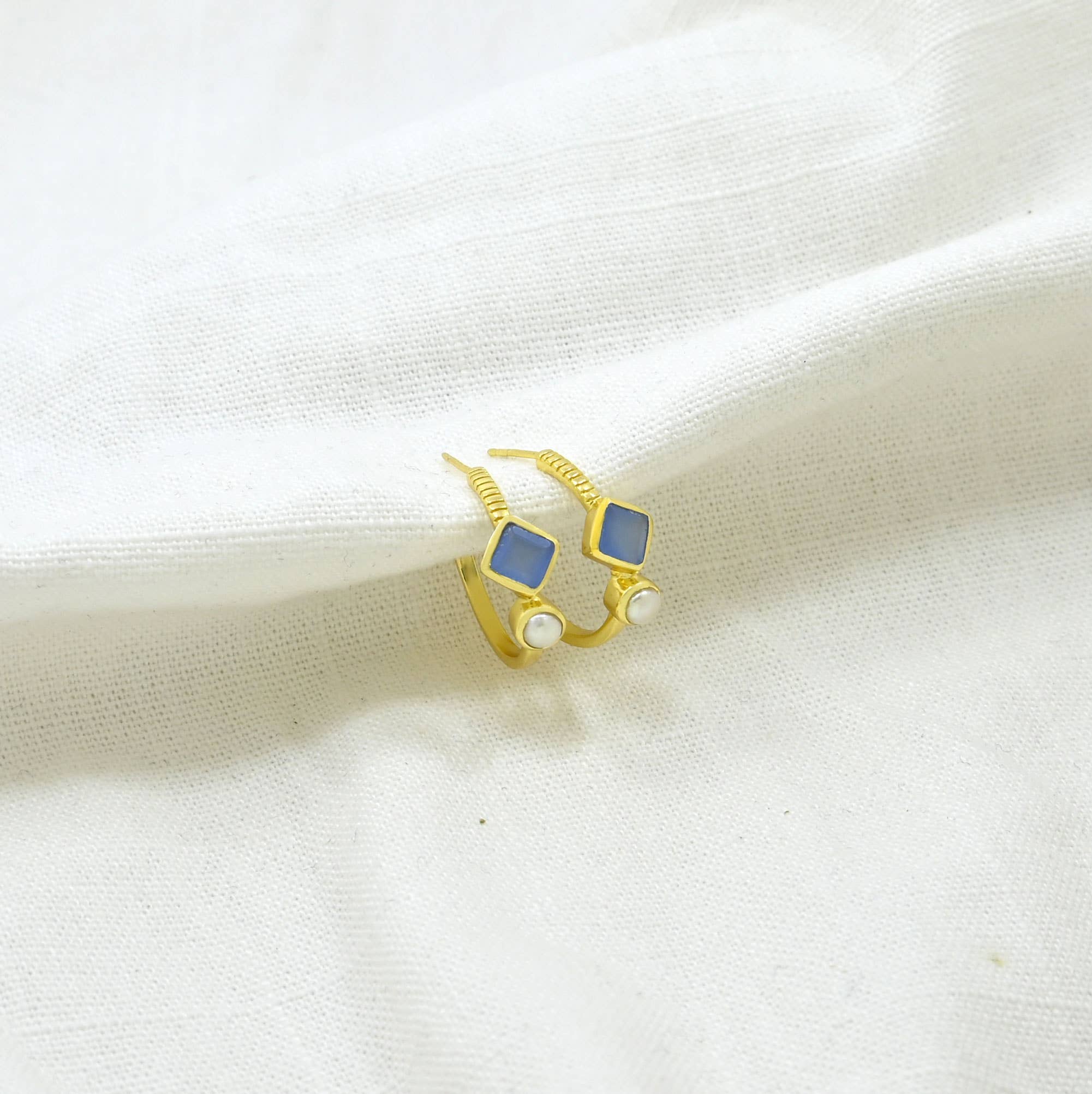 Schmuckoo Berlin - Wholesale Hoop Earrings - Freya Hoop Earrings Gold - Pearl & Blue Chalcedony3