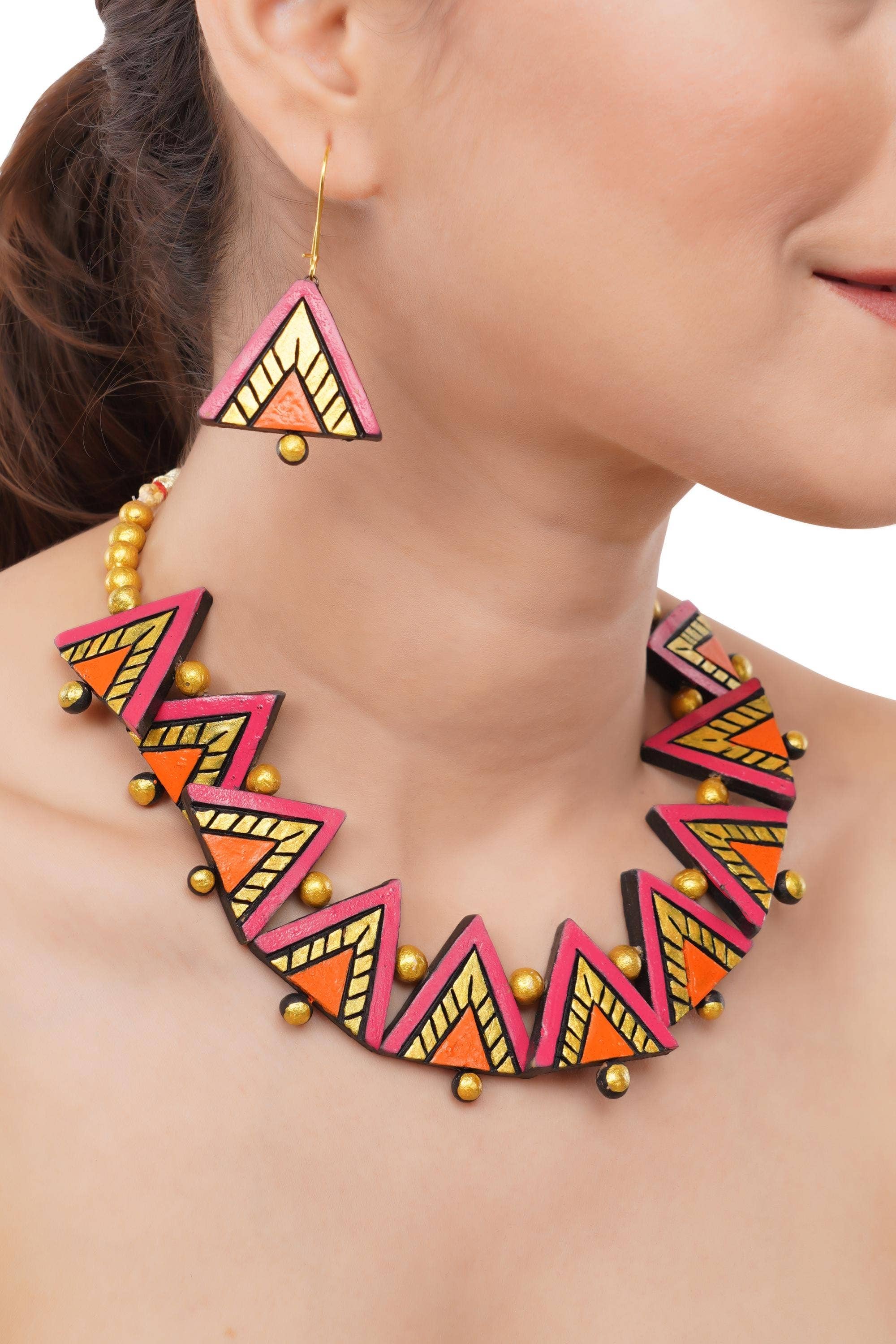 House of Kraft Jewelry & Accessories - Vente Parures de bijoux - Ensemble de bijoux pyramide | Bijoux en argile | Bijoux triangle rose1