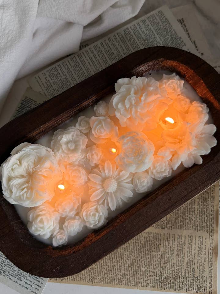 Bougie Fleur / Bougie Éclosion Douce / Bougie Bol en Bois / 20oz pour la vente par LA AROMA CANDLE CO.