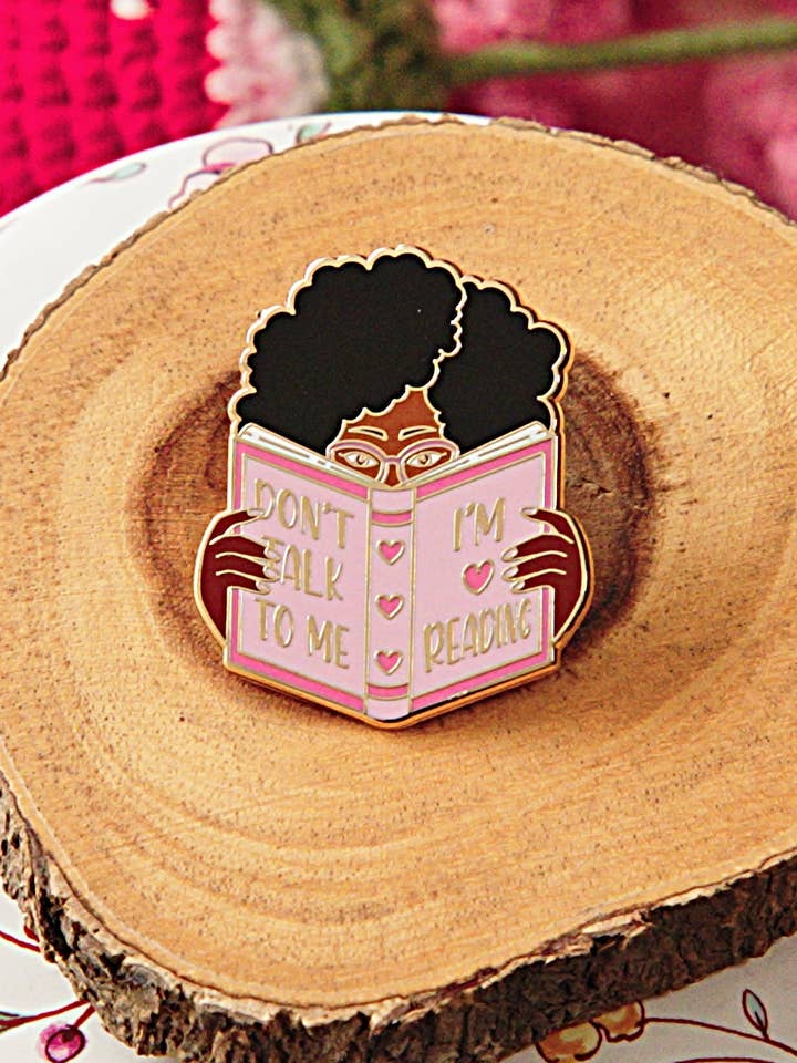 "Não Fales Comigo Estou a Ler" Pin de Esmalte Literário por atacado de Pinstory