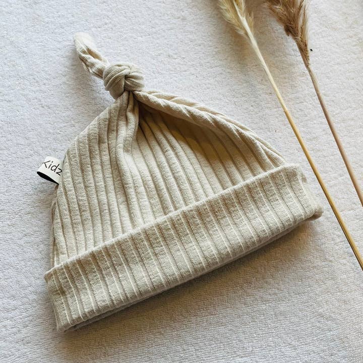 Babymütze aus natürlichem Rippstrick für den Großhandel von Bibi Kidz