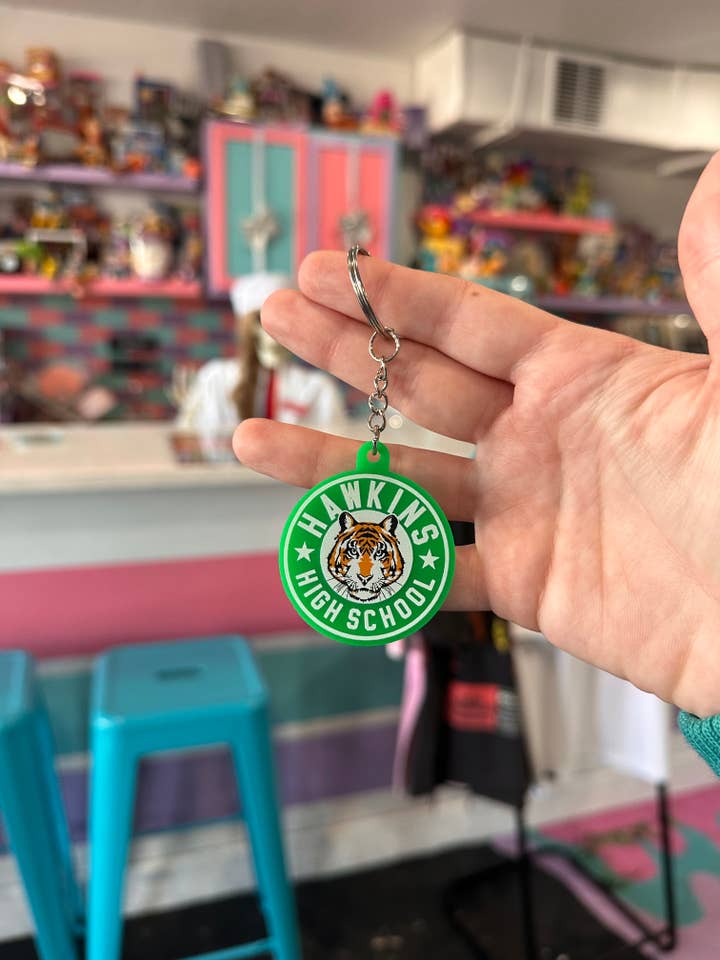 Hawkins High Sleutelhanger voor wholesale door Comic Controllers