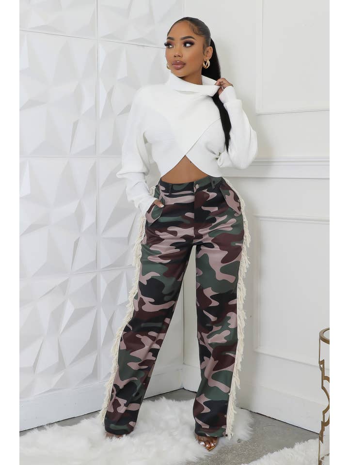 SCHUTKLEUR CAMOUFLAGE JOGGINGBROEK MET FRANJES AAN DE ZIJKANT voor groothandel op Faire