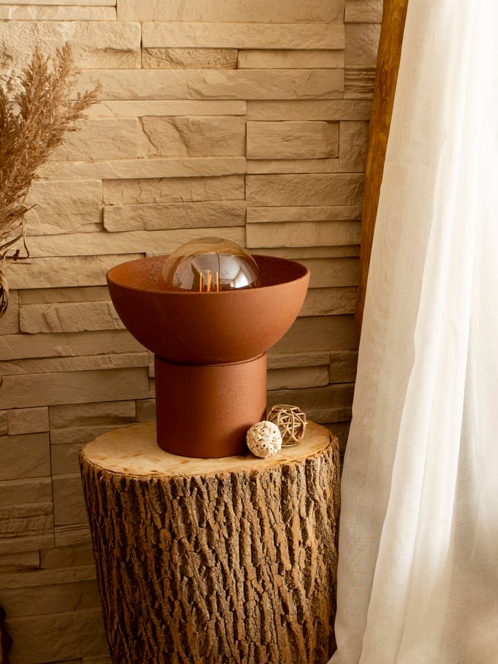 Lampe de table moderne en argile rouge naturelle pour la vente par Enoceramics