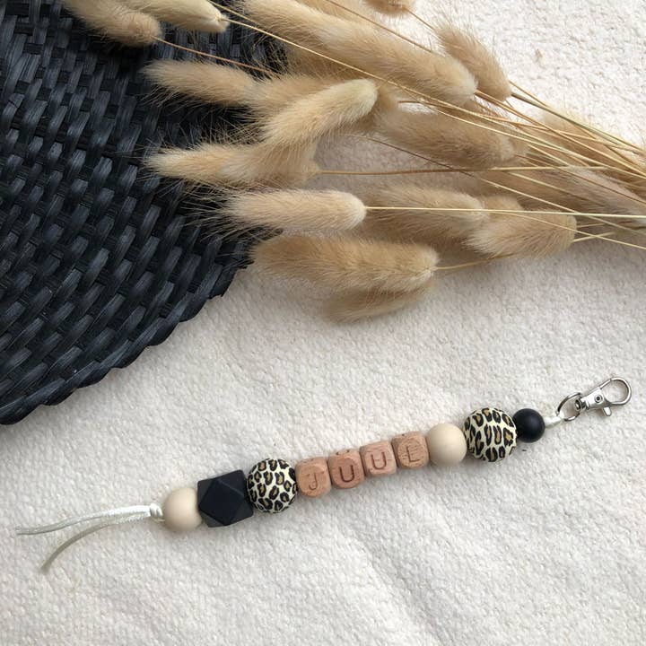 Wickeltasche/Schlüsselbund Leopard Creme-Schwarz für den Großhandel von Little Baby Musthaves