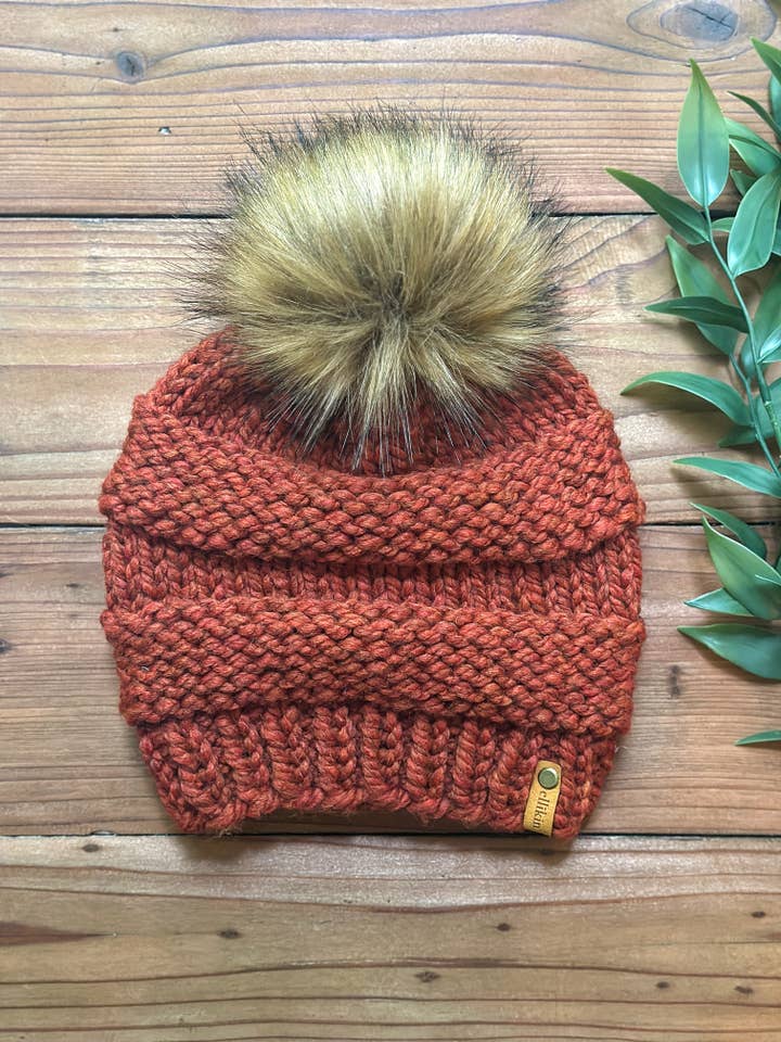 Bonnet en maille Lola en épice pour la vente par Ellikin Knits