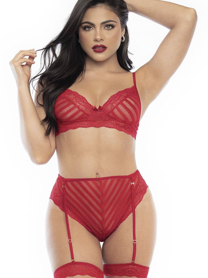 Ensemble deux pièces en dentelle rouge pour la vente par Mapalé