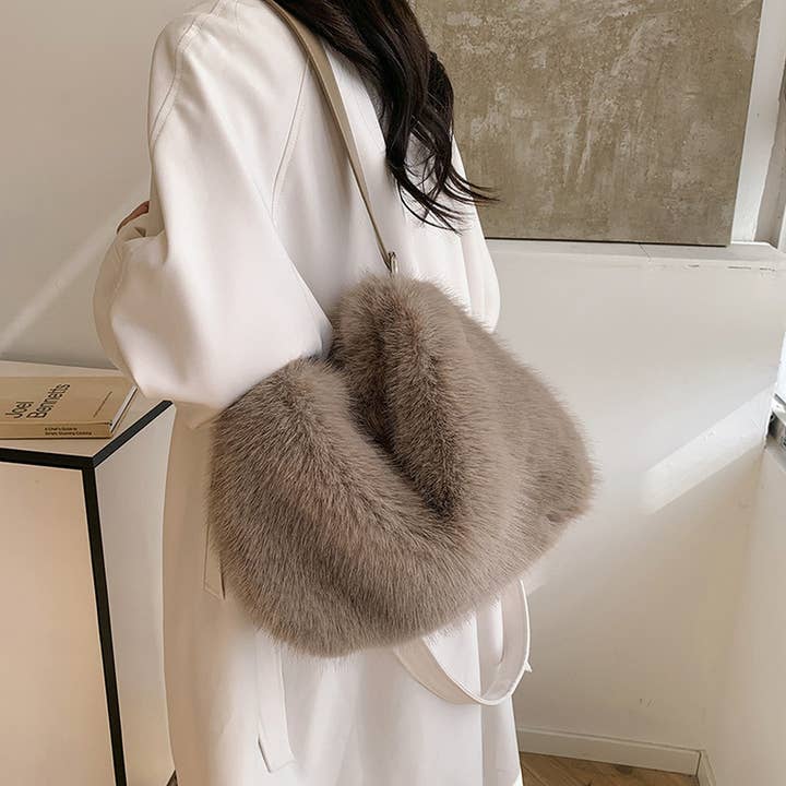 ACCITY - Wholesale Shoulder Bag - Women's - WINTER FAUX FOX FUR ONE SHOULDER FASHION PLUSH BAG_CWAB4009