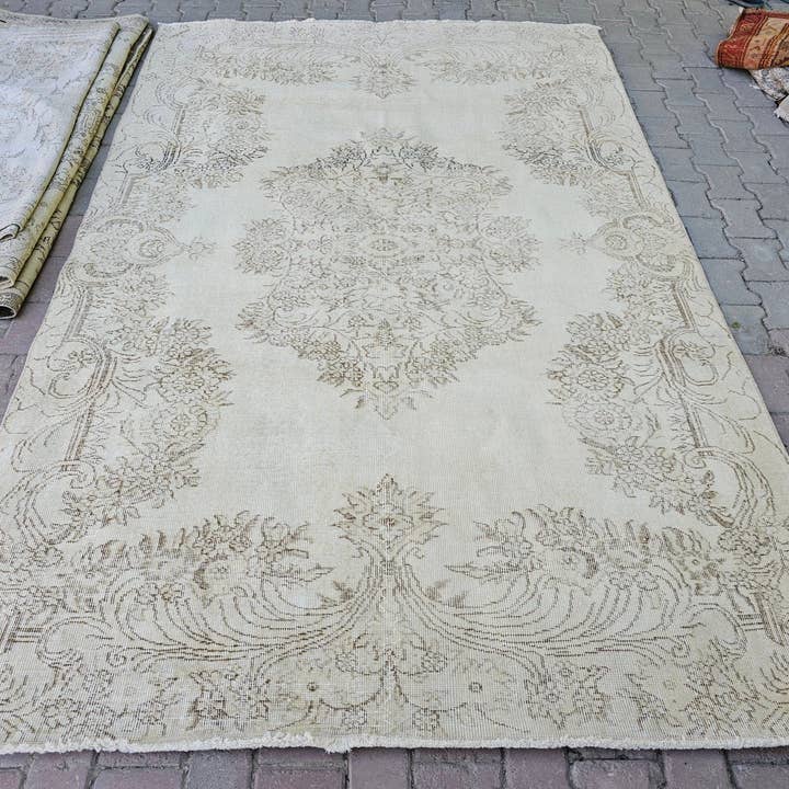 MesopotamiaRugs – wholesale Area rug – 6x9 Vintage Turkish Oushak Rug: Cream Wool Area Rug0