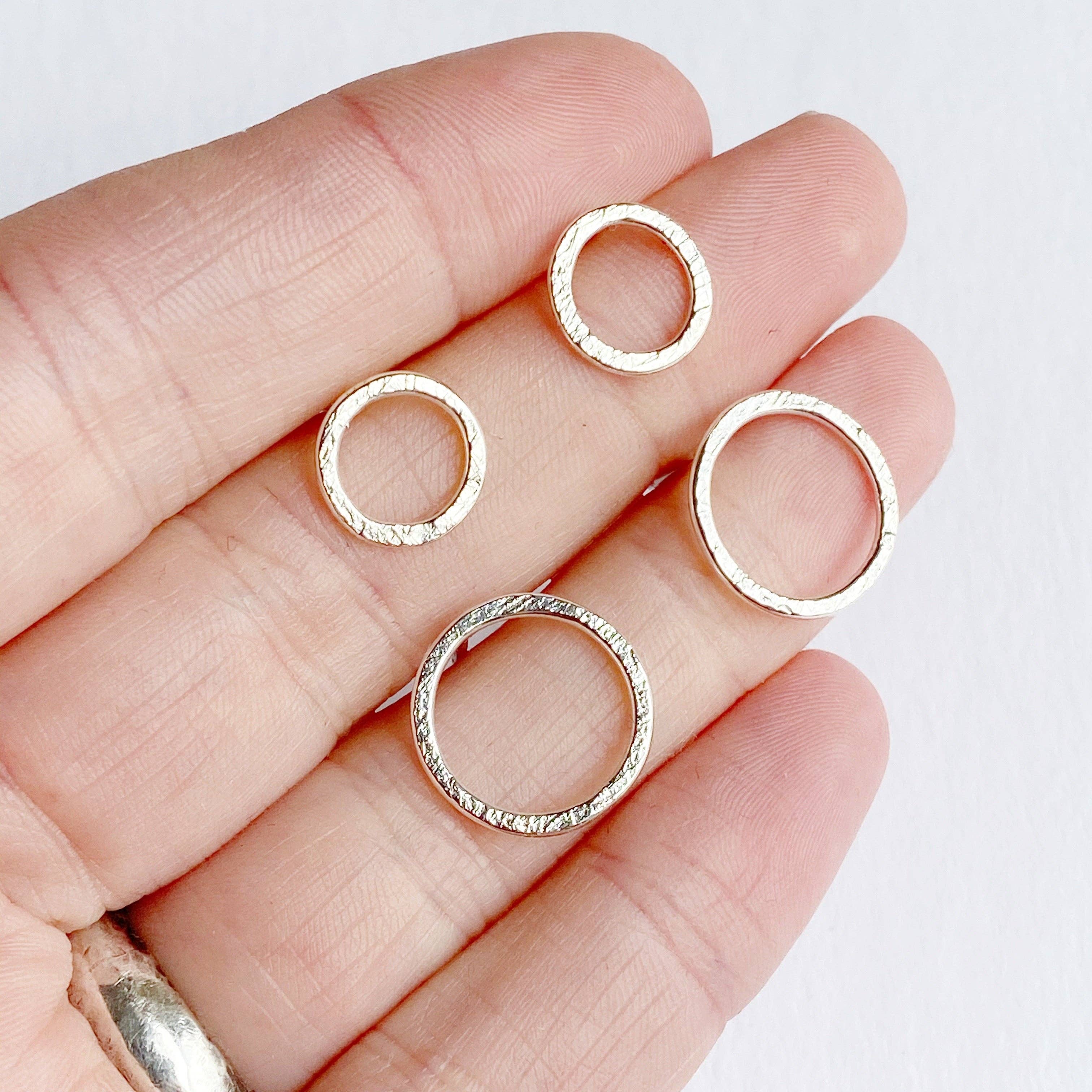 Shepherd’s Run Jewelry - Vendita all'ingrosso Orecchini a bottone - Mini Halo Stud5