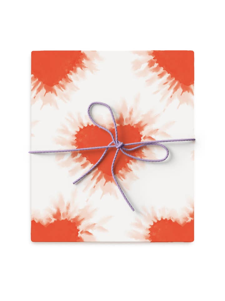 Cœurs Tie Dye rouges pour la vente par Heartthrob Studio