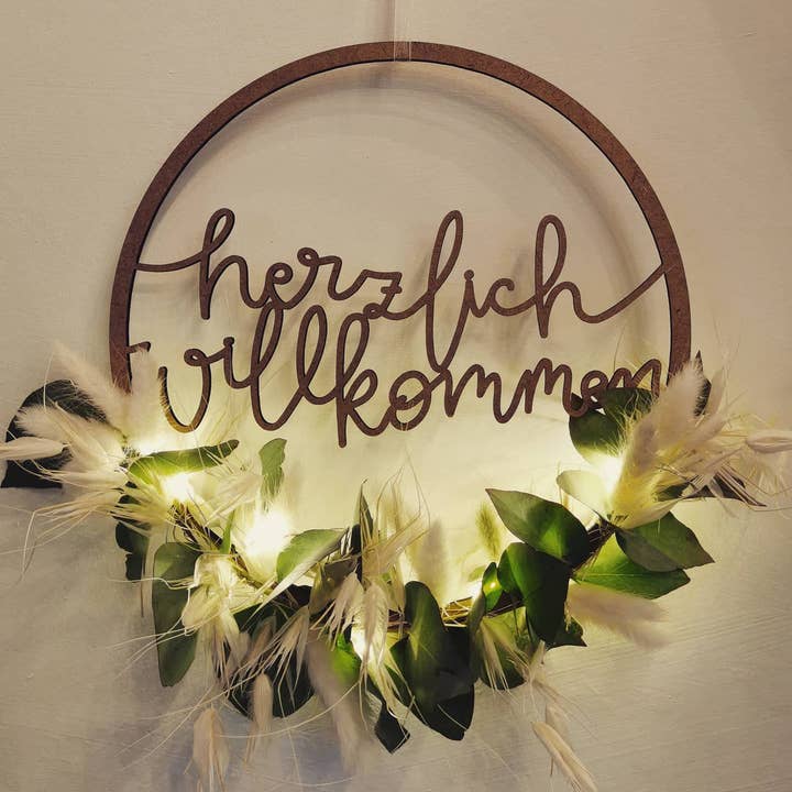 Deko à la Ka – Engroshandel Skilt – træ skilt „Velkommen“, krans
