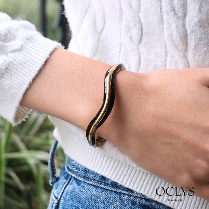 Gioli stainless steel bangle bracelet and other Purchase Wholesale pietre gioielli. Free Returns & Net 60 Terms on Faire trending on Faire.