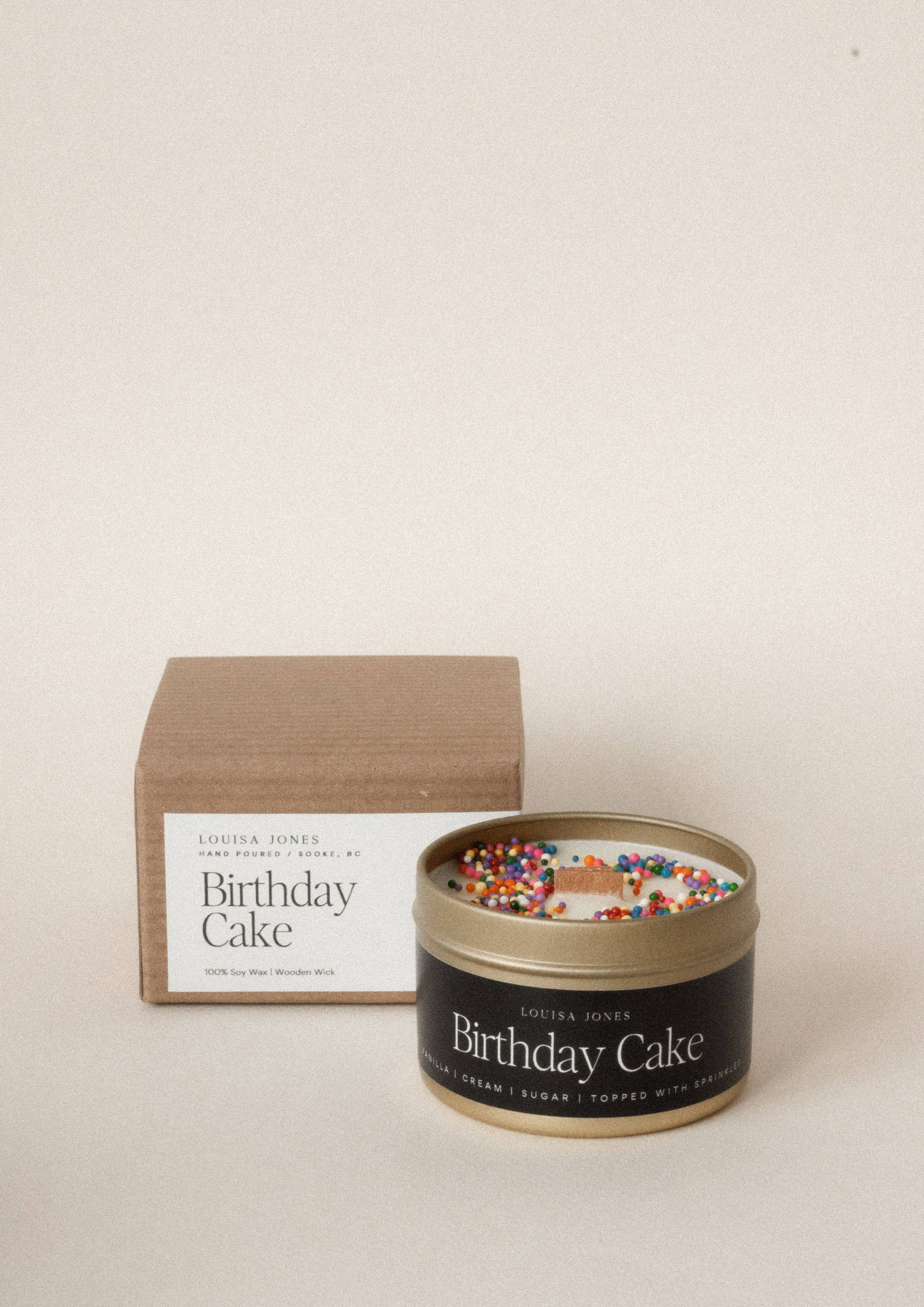 Louisa Jones – Engroshandel Rejsestearinlys – Fødselsdagskage Travel Tin Candle med gaveæske1