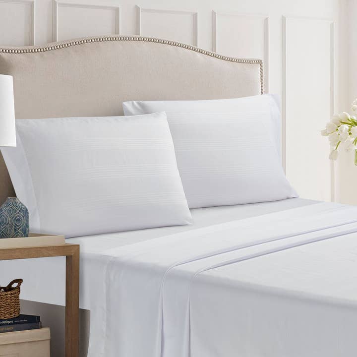 Ensemble de draps 4 pièces Thesis Classic Stripe Border - Blanc pour la vente par Thesis