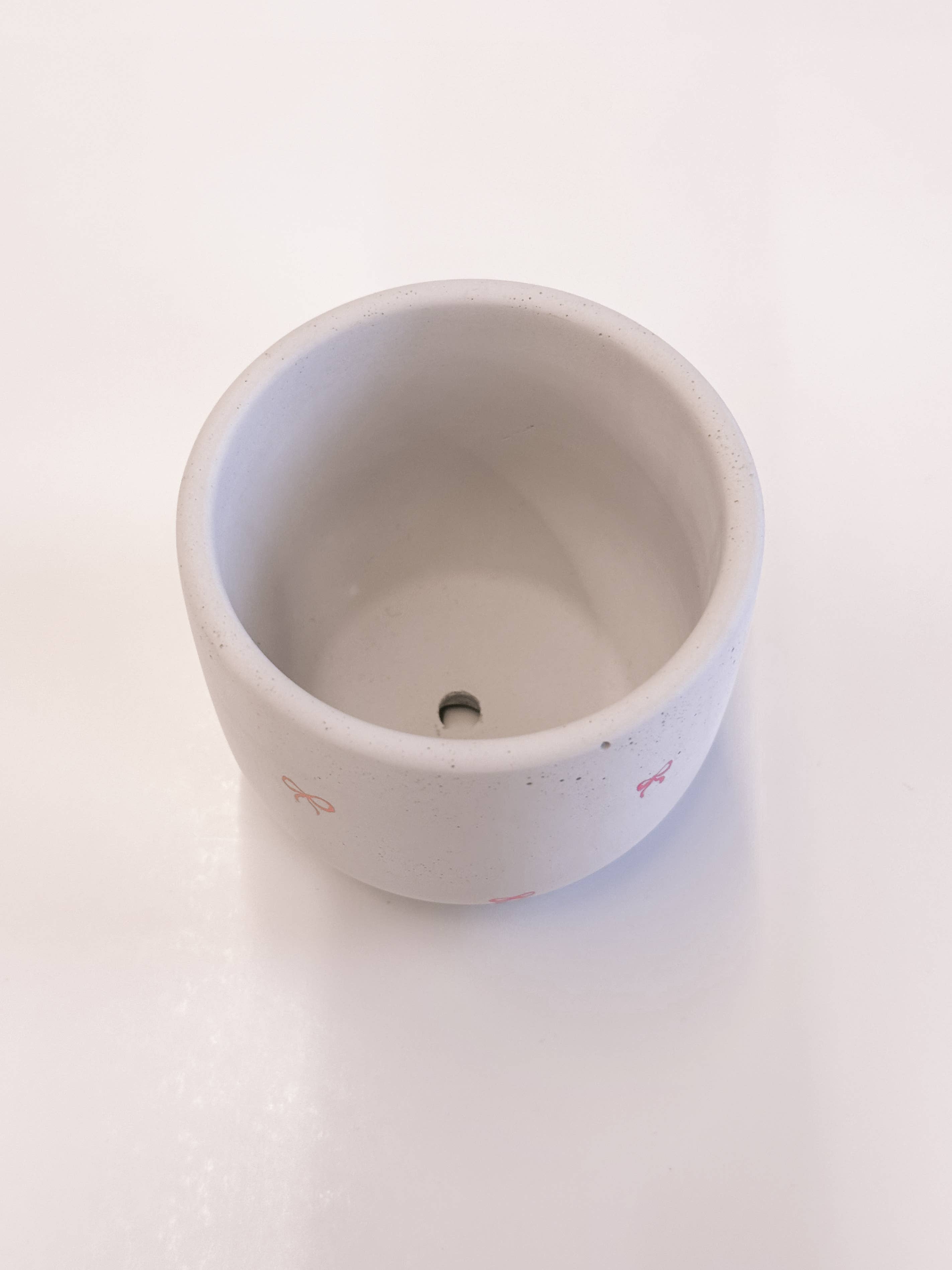 The Plant Supply - Wholesale Plant Pot - Pink Bow Concrete Planter With Drainage Hole6