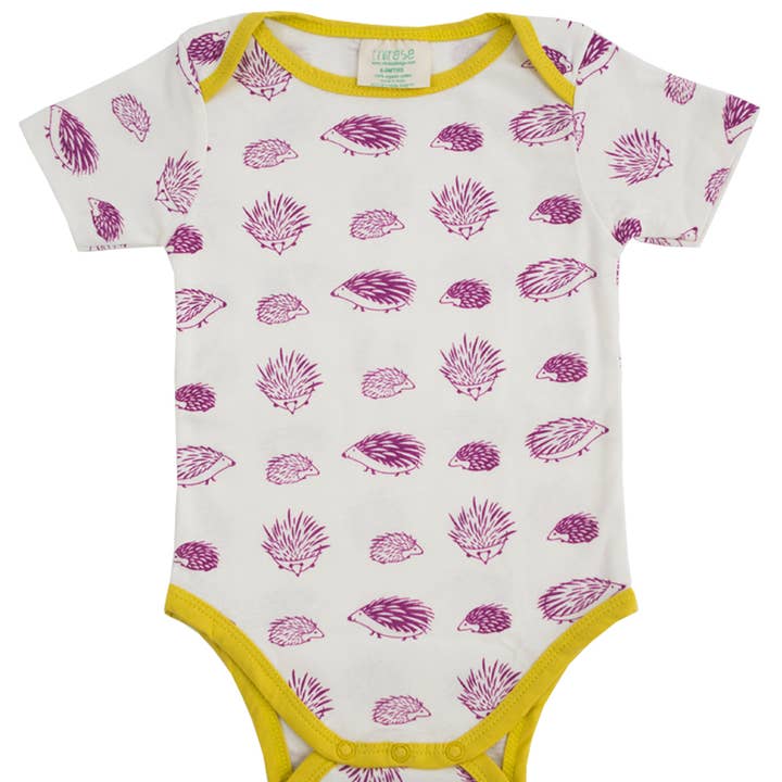 Grenouillère pour bébé porc-épic pour la vente par Mirasa Design