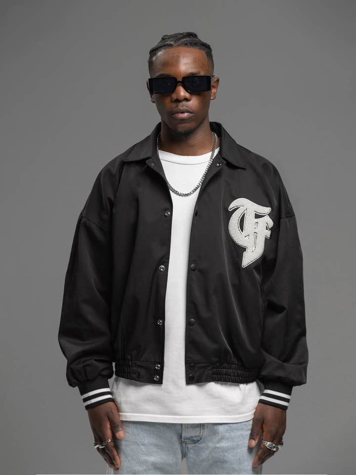 Giacca corta coach nera opaca 'OG' per la vendita all'ingrosso da parte di True Fellas